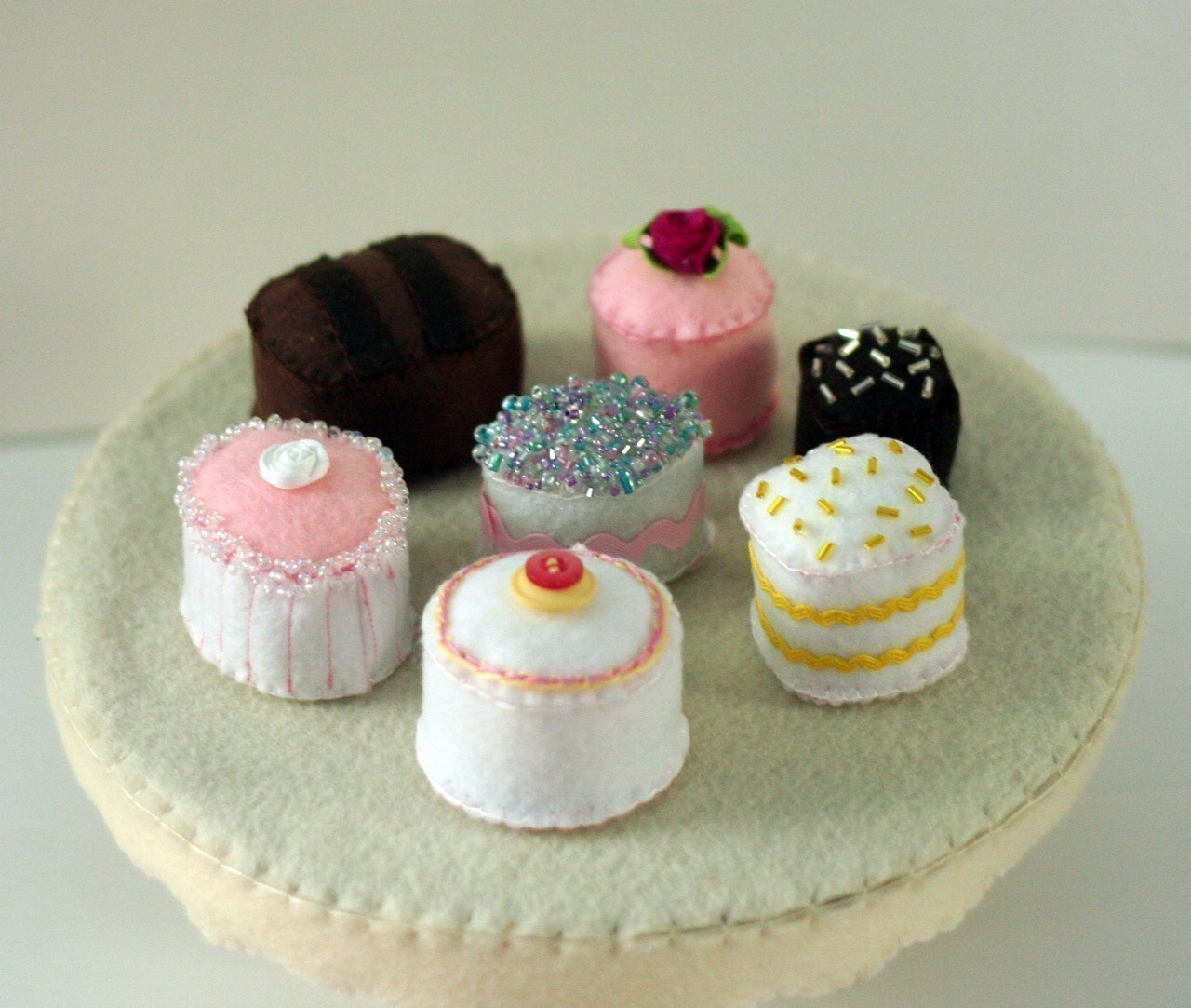 felt cupcakes